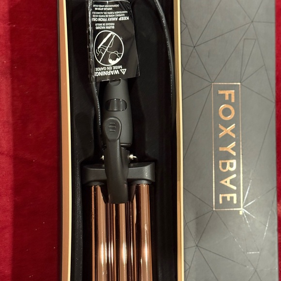 FoxyBae Rose Gold Triple Waver - Picture 3 of 3
